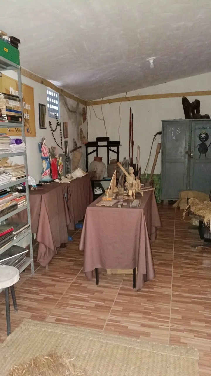 Interior e acervo da Oca da Memória